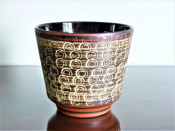 Dumler & Breiden planter, brown and terracotta with textured circle decoration