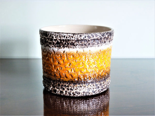 Spara planter, black and white lava texture with orange band